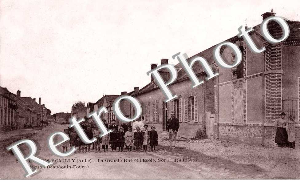 La Grande Rue et l'Ecole, Sortie des Eleves