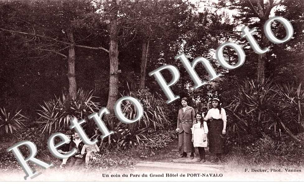 Un coin du parc du Grand Hotel - PORT NAVALO 