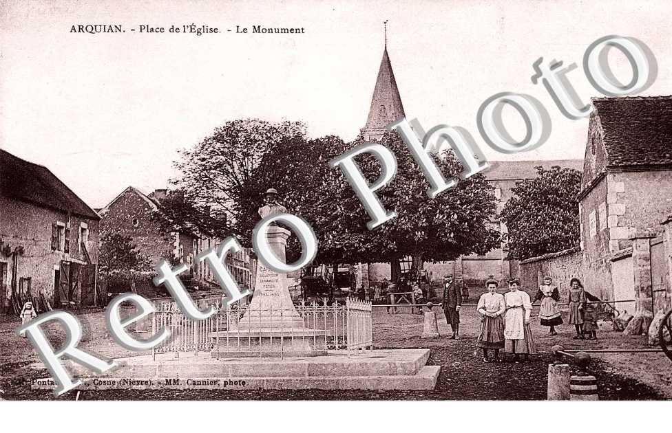 Place de l'eglise - le monument