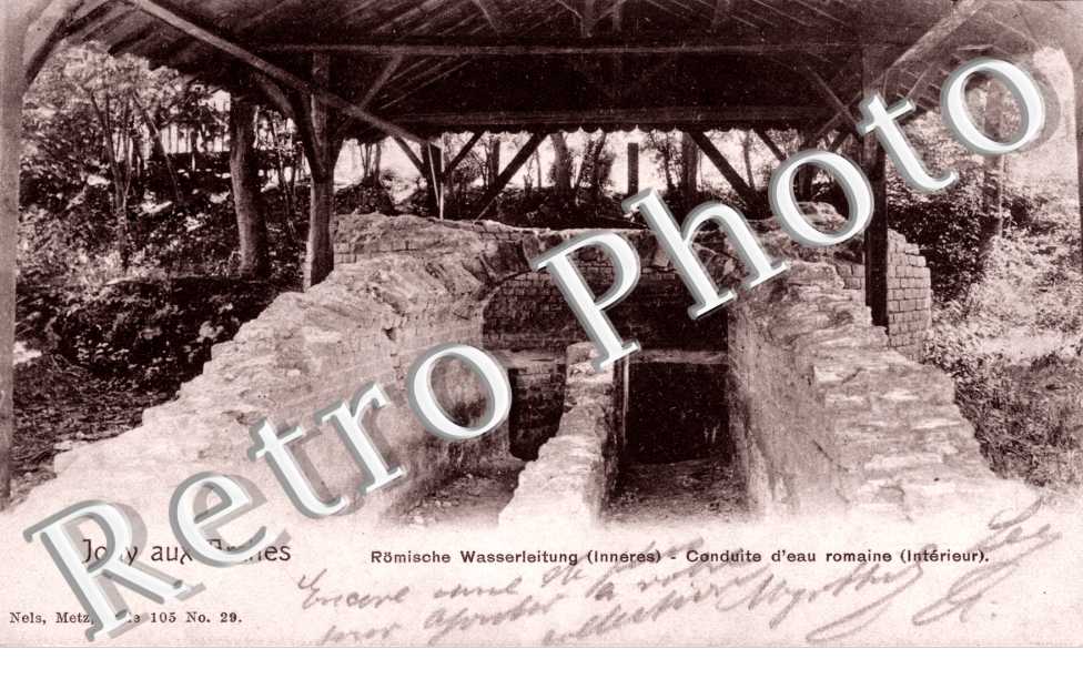 Romische Wasserleitung (inneres) Conduite d'eau romaine (interieur)