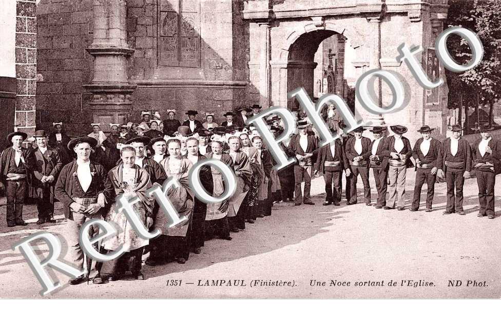 une noce sortant de l'eglise