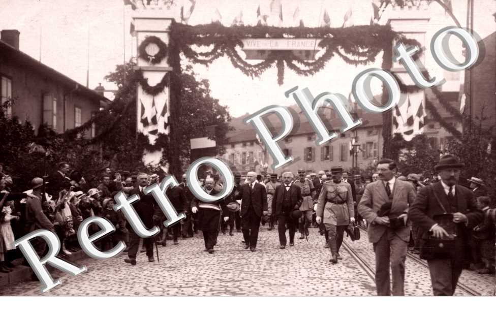 Raymond Poincare en cortege officiel  