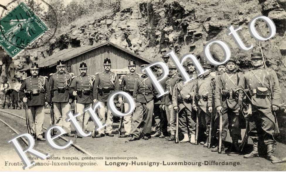 Frontiere franco-luxembourgeoise  Offizier et soldats francais, gendarmes luxembourgeois