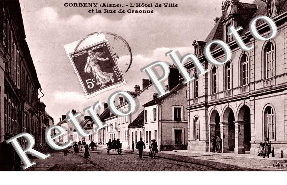 L'hotel de ville et la rue de Craonne