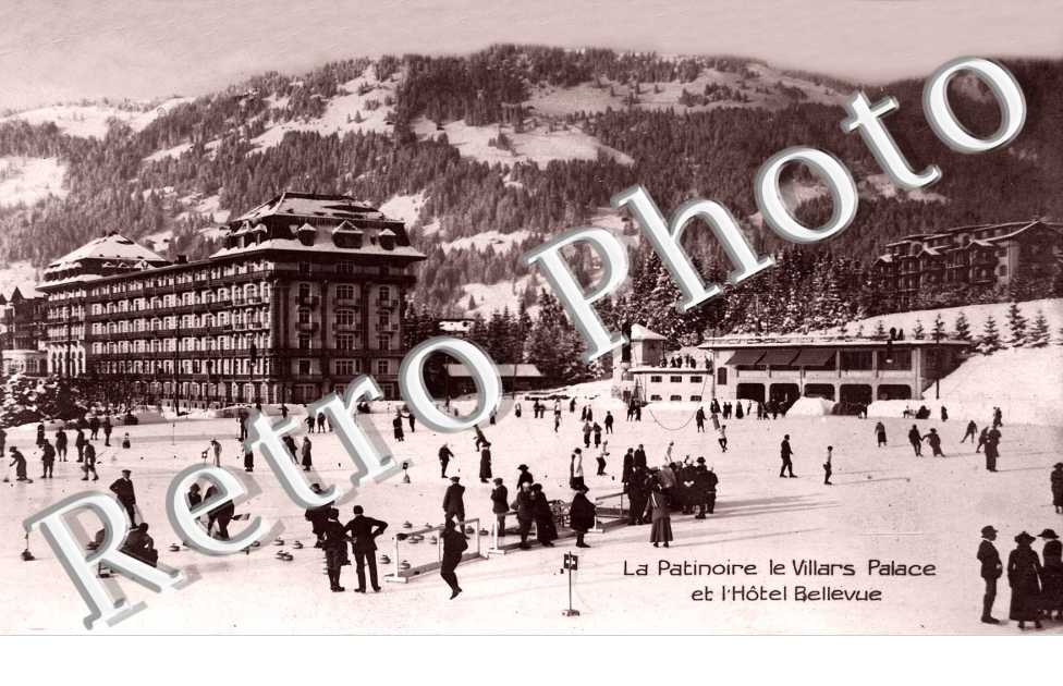 La patinoire - le Villars Palace et l'hotel Bellevue