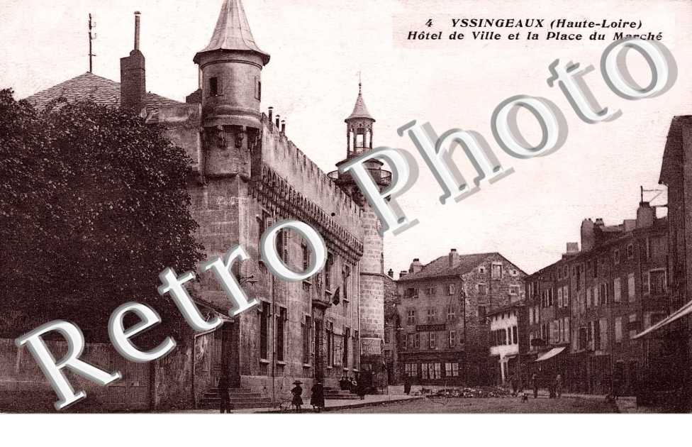Hotel de Ville  et la place du marche