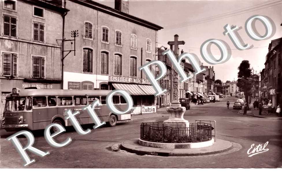 FAUBOURG DES TROIS MAISONS (annees 50)
