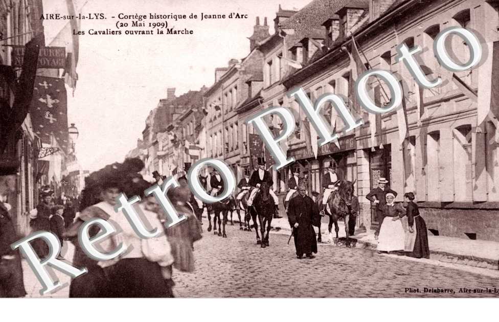 Cortege historique de Jeanne d'Arc (20 mai 1909)  Les cavaliers ouvrant la marche