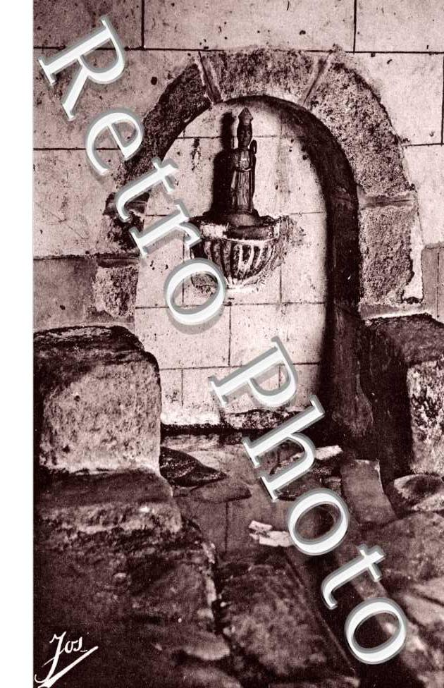Curieuse fontaine de Saint Thégonnec a l'intérieur de la chapelle