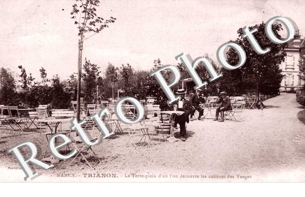 Le trianon - terre plein d'ou l'on decouvre les collines des Vosges