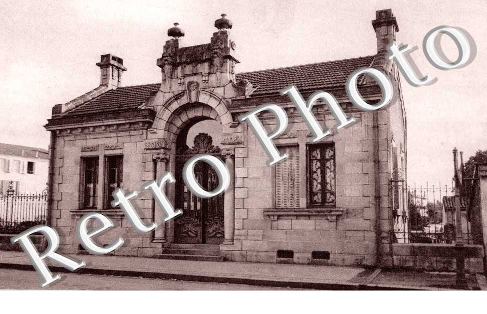 Caisse d'Epargne d'Ambert Les bains douches