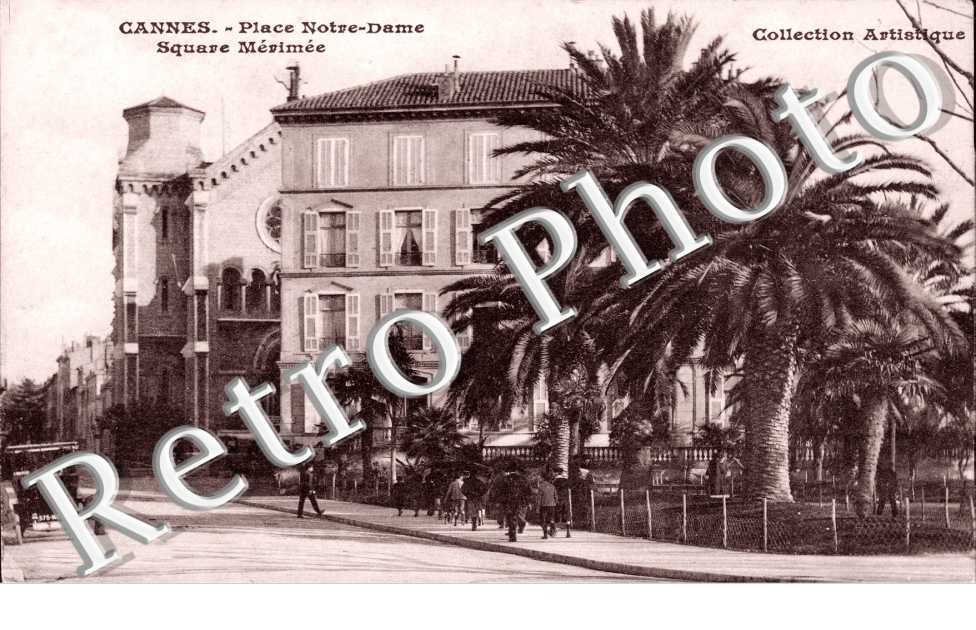 La Place Notre Dame et Square Merimee