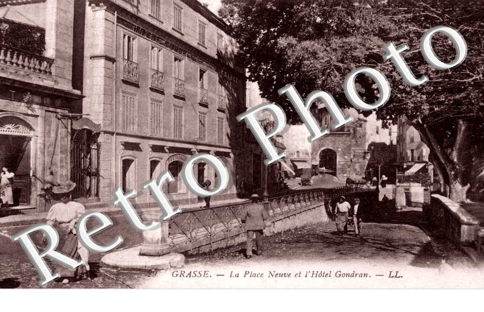 La place Neuve et l'Hotel Gondran