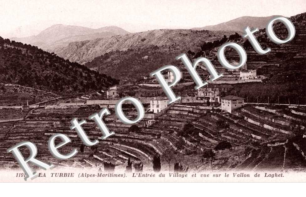 Entree du village et vue sur le Vallon de Laghet
