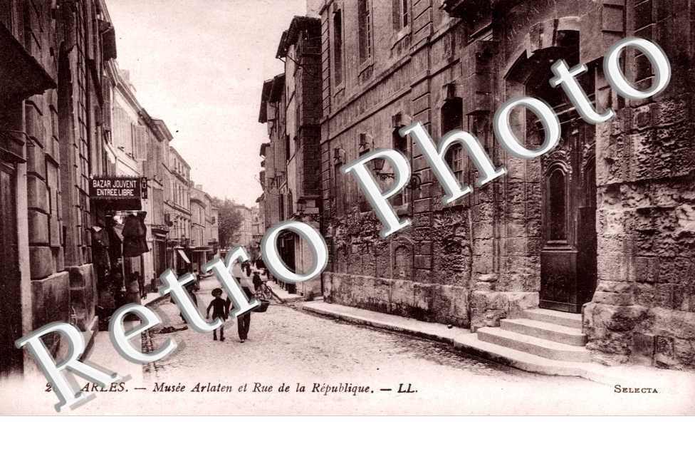 Musée Arlaten et Rue de la République
