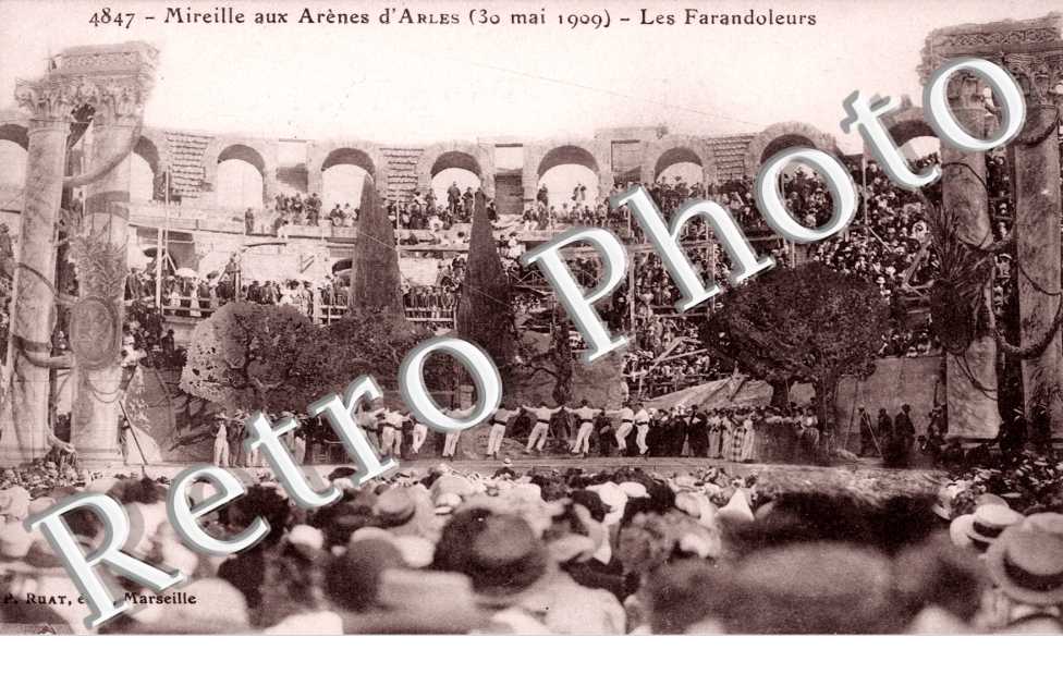 Mireille aux Arenes, les Farandoleurs