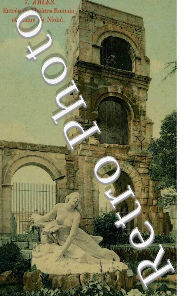 Entree du Theatre Romain et Statue de Niobe