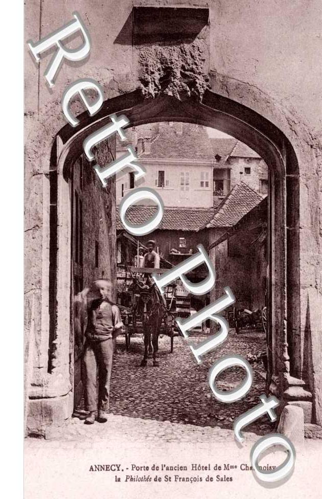porte de l'ancien Hotel de Mme Charmoisy