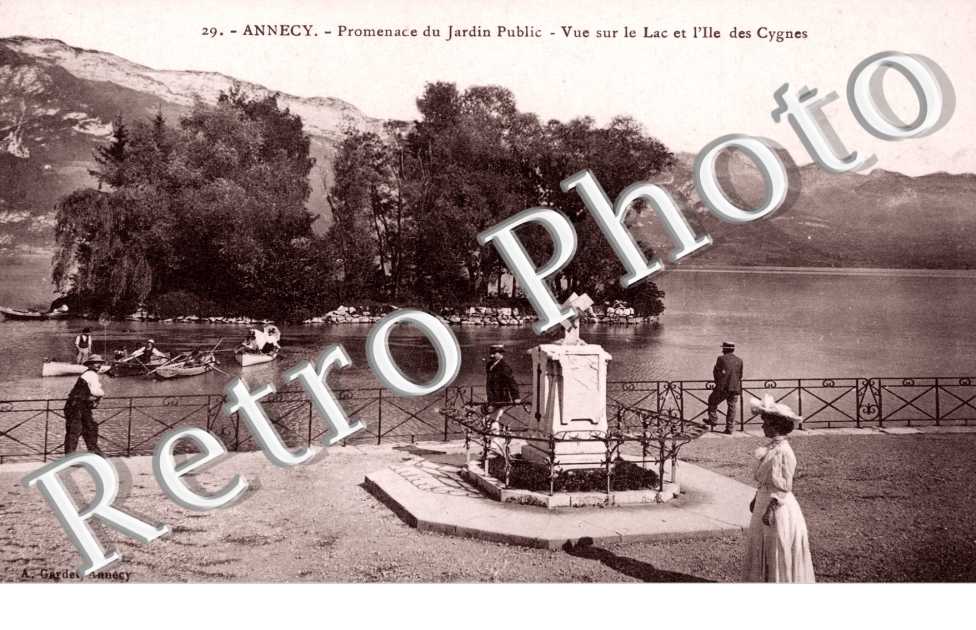 Promenade du Jardin Public, Vue sur le Lac et l'Ile des Cygnes