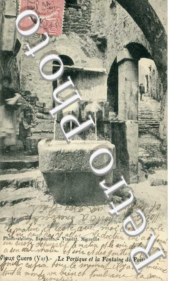 Vieux Cuers Le Portique et La Fontaine du Poisson
