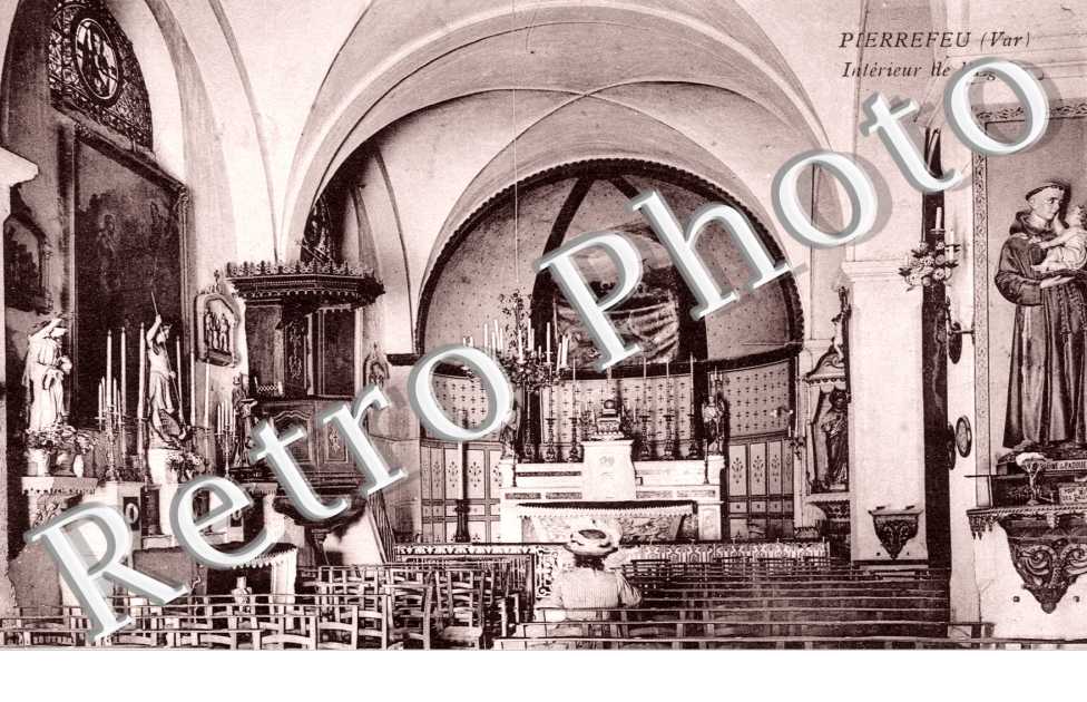 Interieur de l'eglise