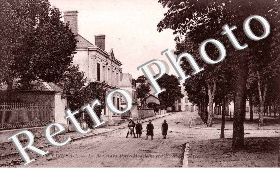 le boulevard porte Madeleine et l'ecole des garcons