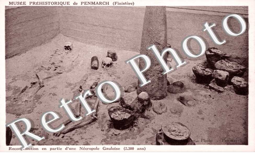 Reconstitution en partie d'une Necropole Gauloise, Musee Prehistorique de Penmarch
