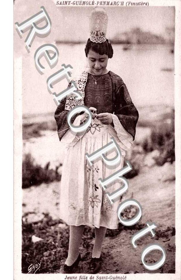 Jeune  Fille de Saint Guenole