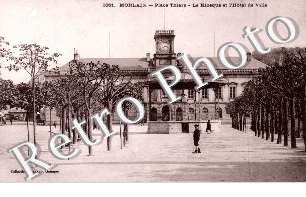 place Thiers, le Kiosque et l'Hotel de Ville