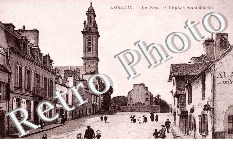 la Place et l'Eglise Saint-Martin