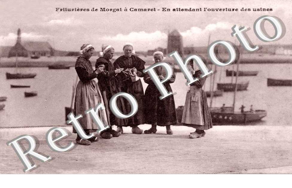 Friturieres de Morgat a Camaret attendant l'ouverture des usines