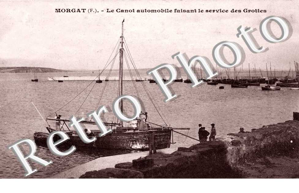 Le canot automobile faisant le service des grottes