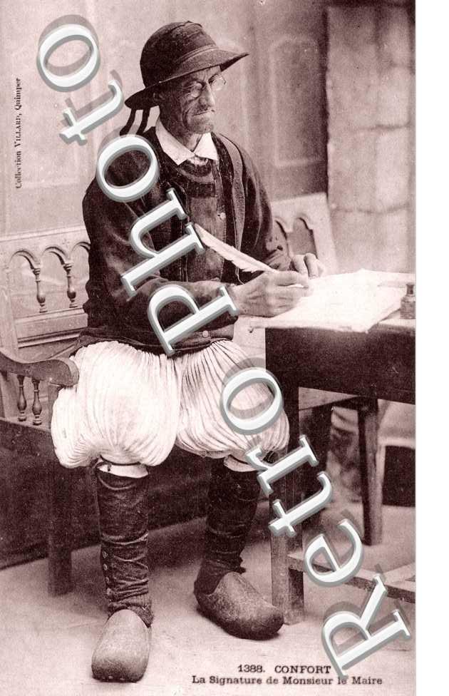 Confort. La Signature de Monsieur le Maire