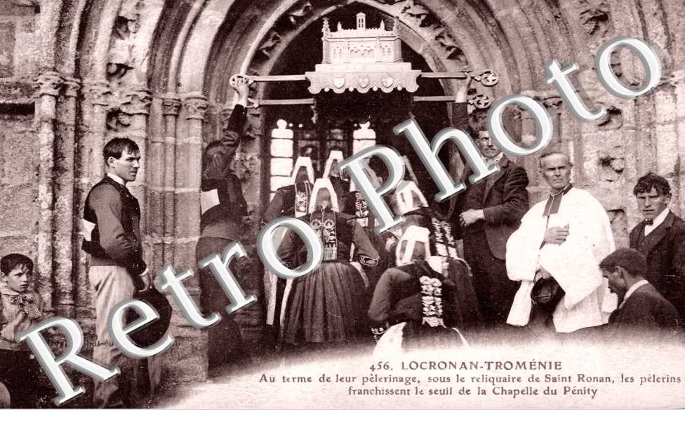 Troménie Sous le reliquaire de Saint Ronan