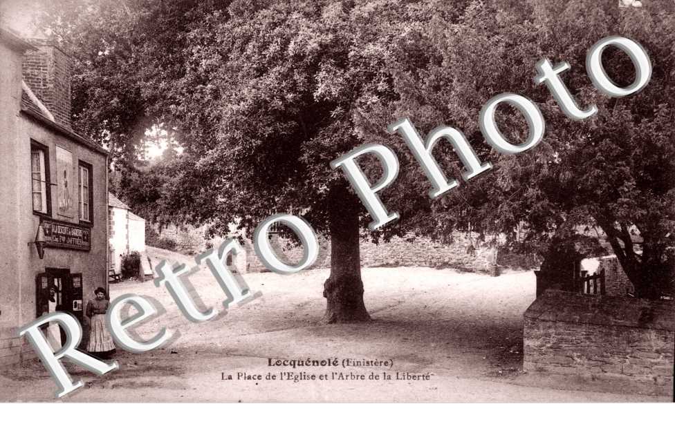 La Place de l'Eglise et l'Arbre de la Liberte