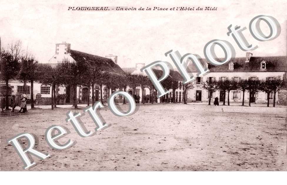 Un coin de la Place  et l'Hotel du Midi