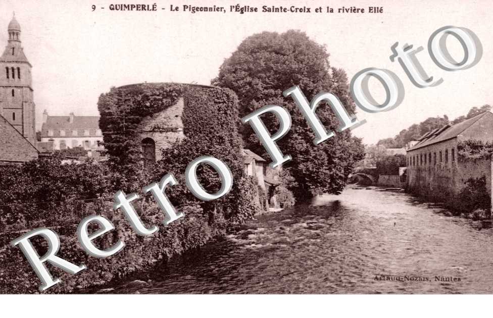 le pigeonnier, l'Eglise Sainte Croix et le Riviere Elie