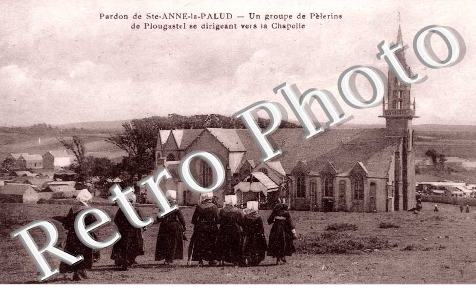 Un groupe de Pelerins, chapelle