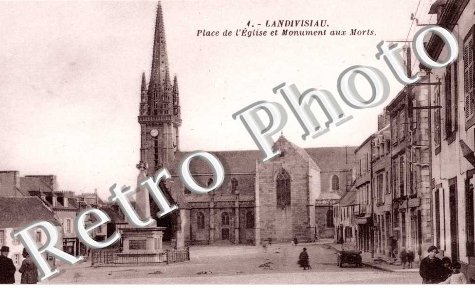 Place de l'Eglise et le Monuments aux Morts