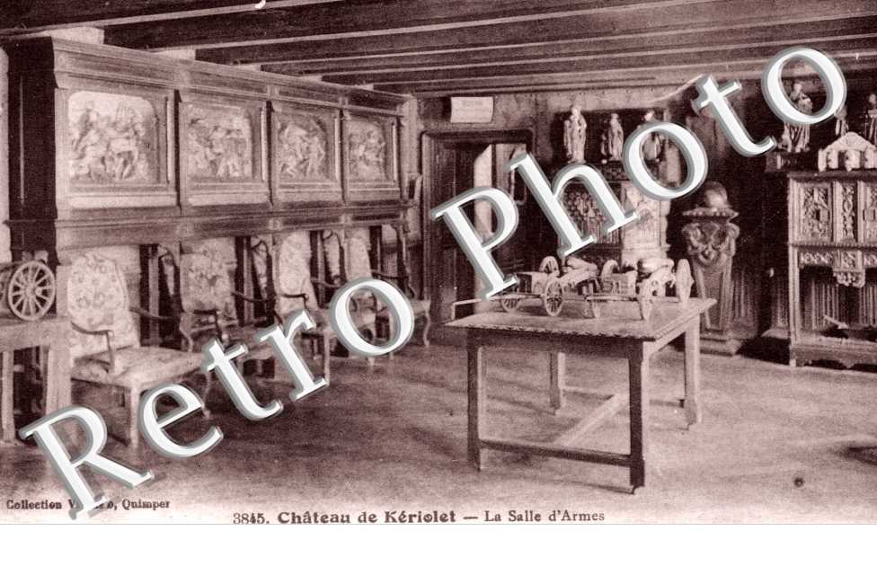 Le Chateau, La Salle d'Armes