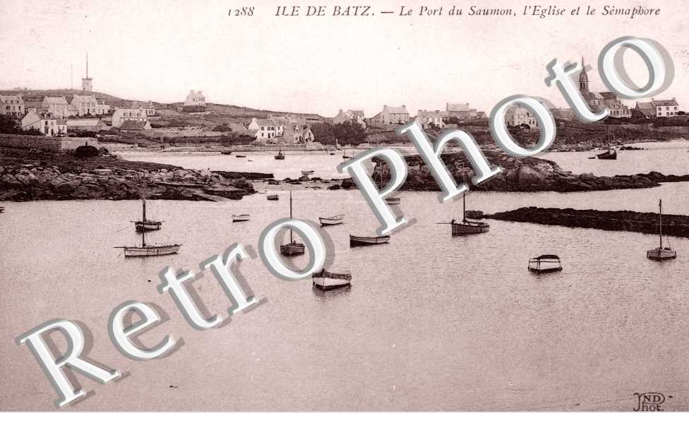 le port du saumon, l'eglise et le semaphore