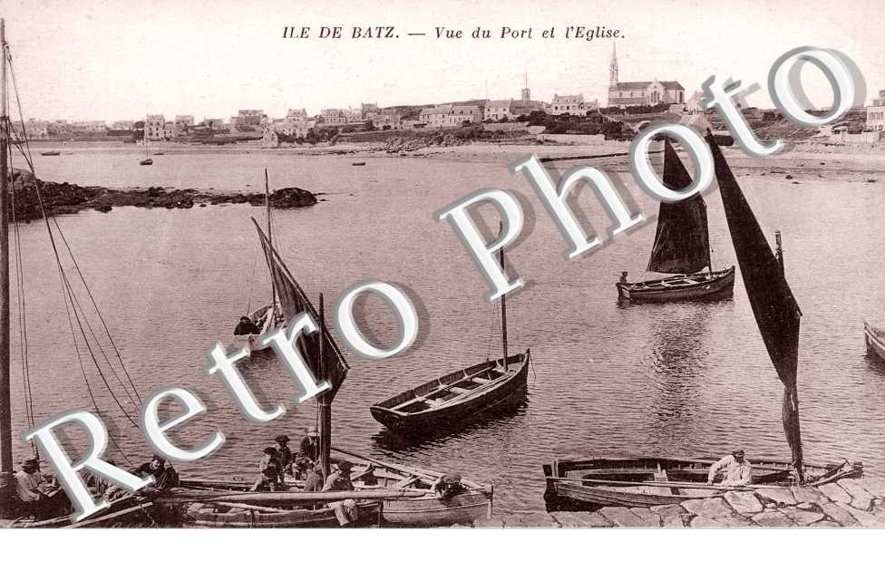 vue du port et l'Eglise