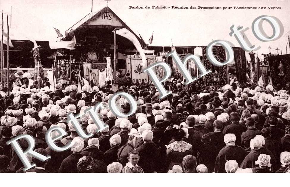 pardon du folgoet, reuinon des processions pour l'assistance aux vepres