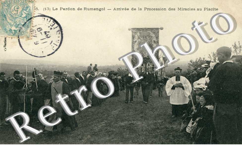 le pardon de Rumengol, arrivee de la procession des miracles au placite
