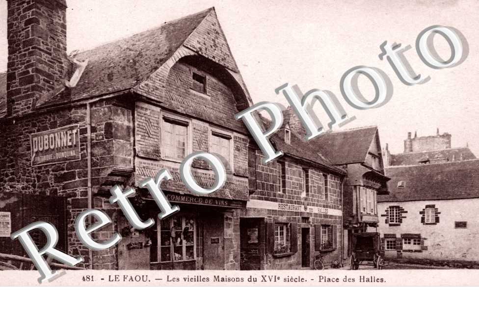 les vieilles maisons du XVI eme siecle, Place des Halles