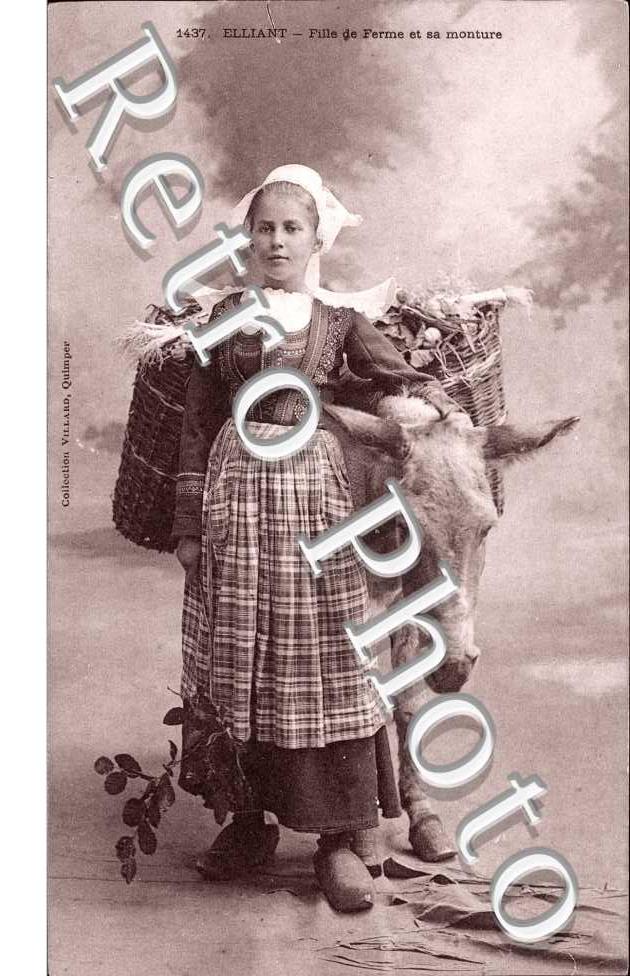 Fille de ferme et sa monture