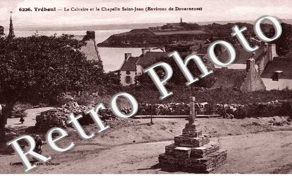 TREBOUL Le calvaire et la Chapelle St Jean