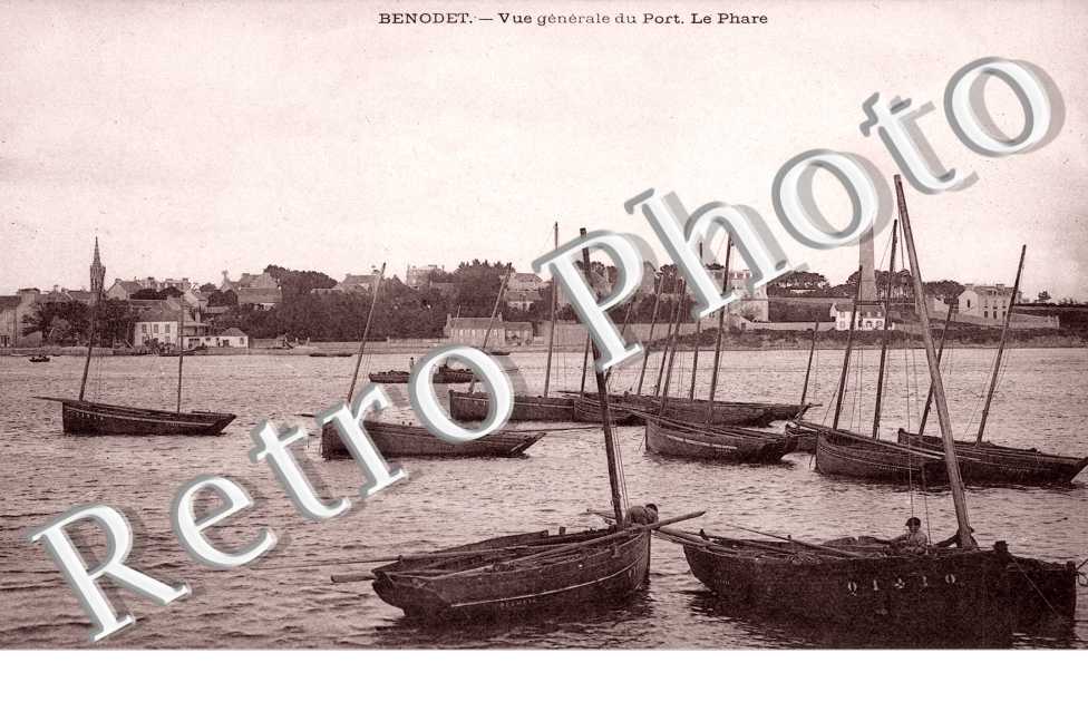 Vue Generale du Port, le Phare