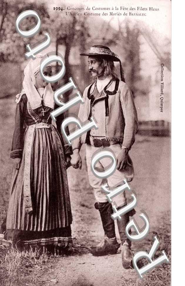 concours de costumes a la fet des filets bleus, l'ancien costume des maries