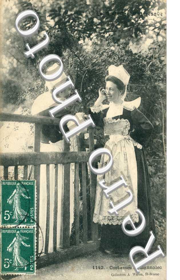 deux femmes, costume, folklore